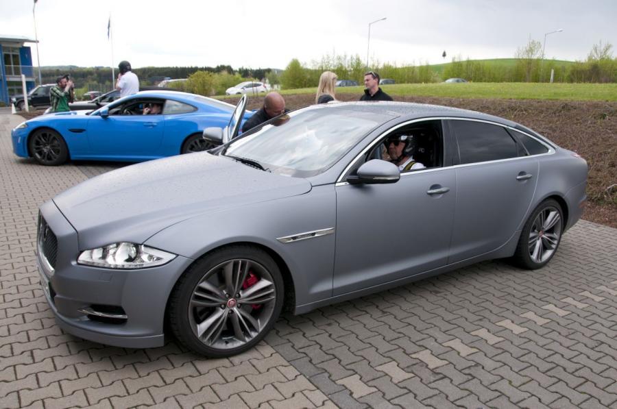  Jaguar XJ SuperSport Nurburgring Taxi 2012 года  (фото 11 из 51)